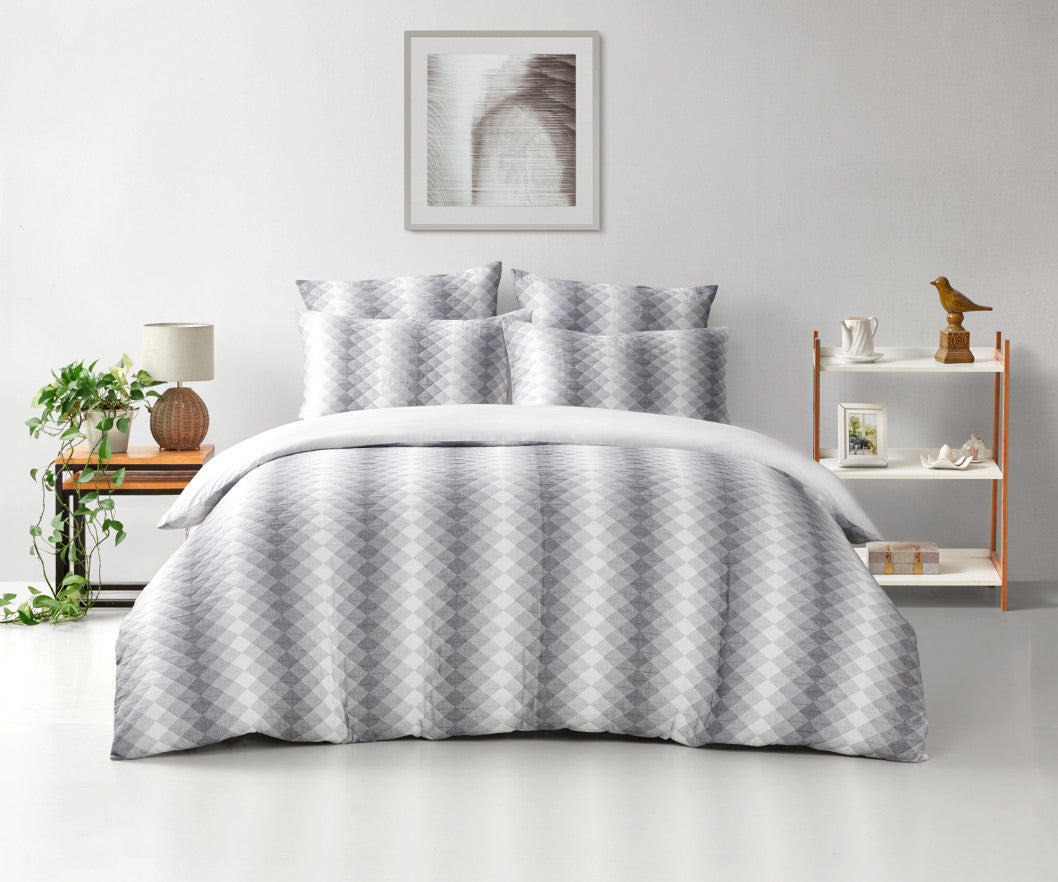 Grey and white zigzag jacquard quilt cover set