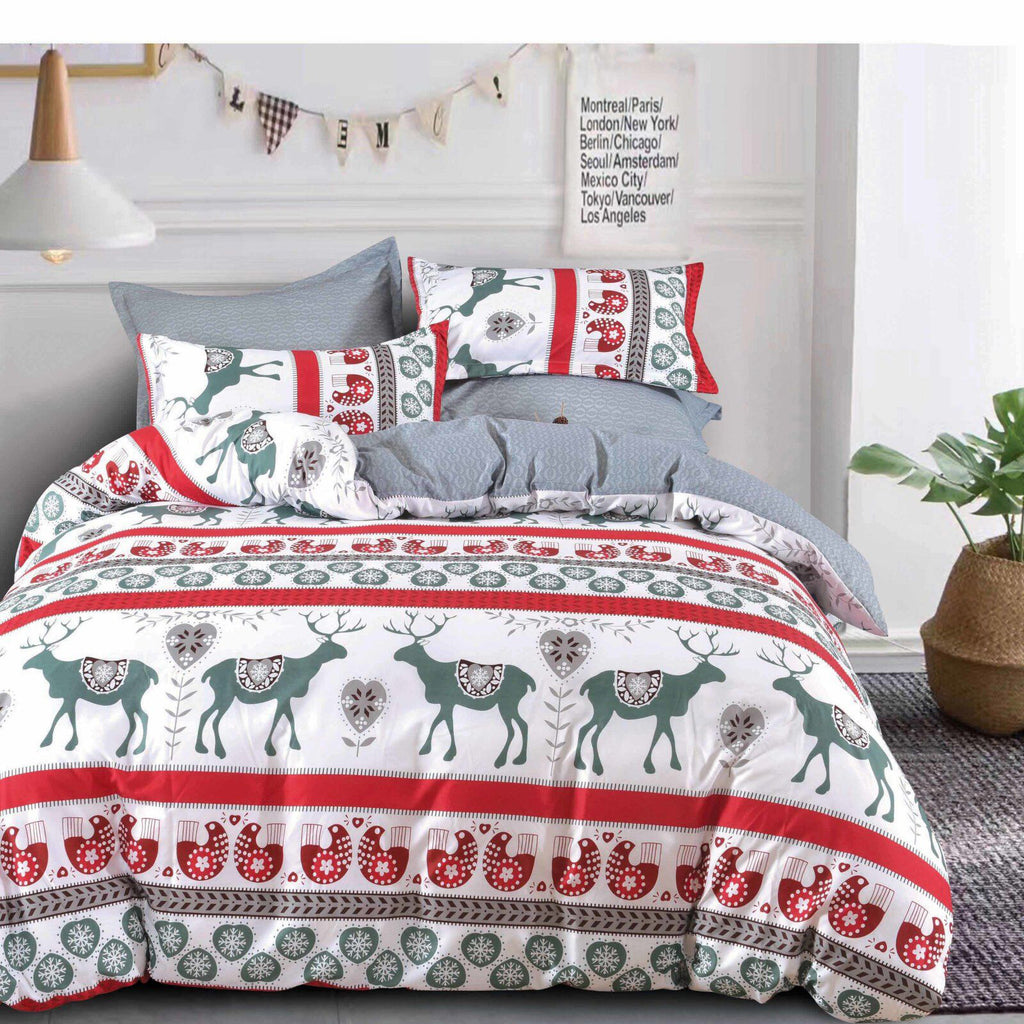 Red and white reindeer quilt cover set