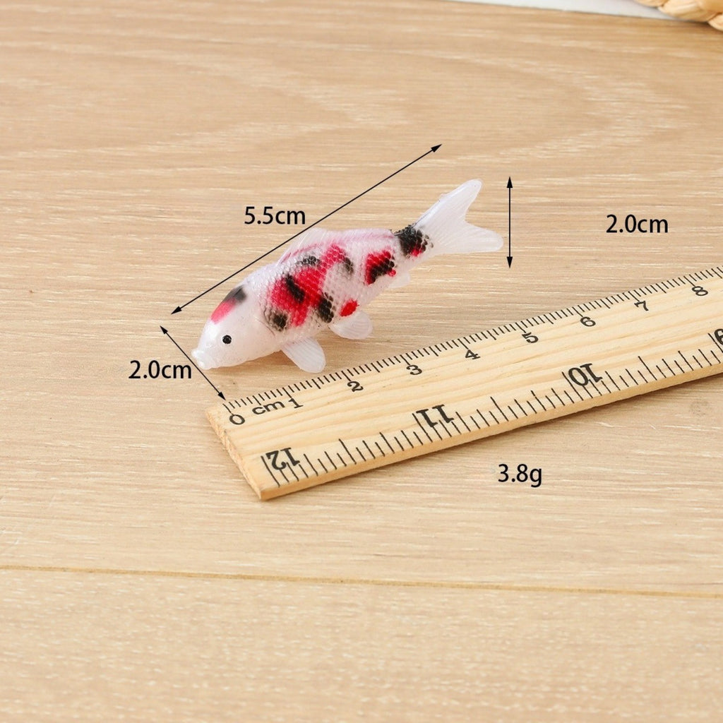 White and red koi model, 5.5cm