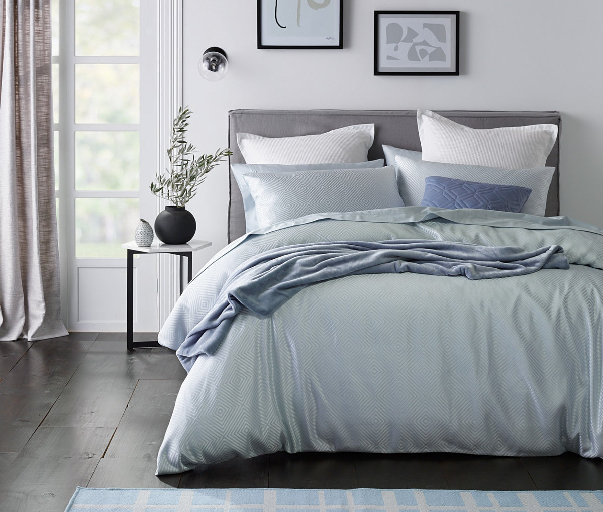 Light blue jacquard quilt cover set
