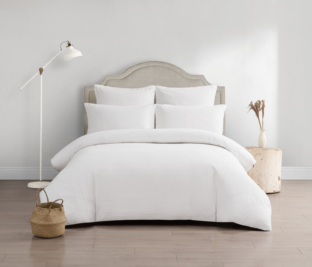 White jacquard quilt cover set with white pillows