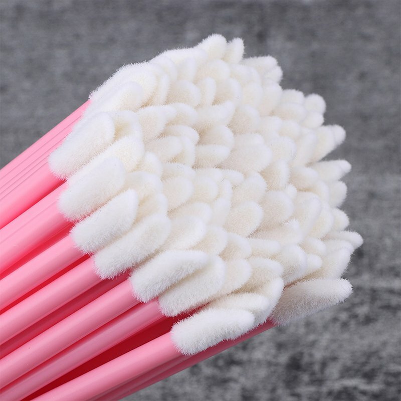 Disposable lip applicators with pink handles in a bundle