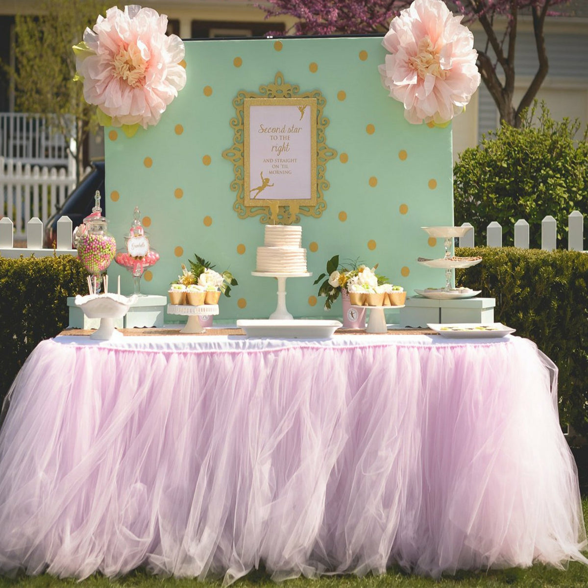 Layered tulle table skirt detail