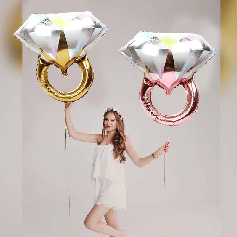 Ring balloon paired with balloon cluster decor